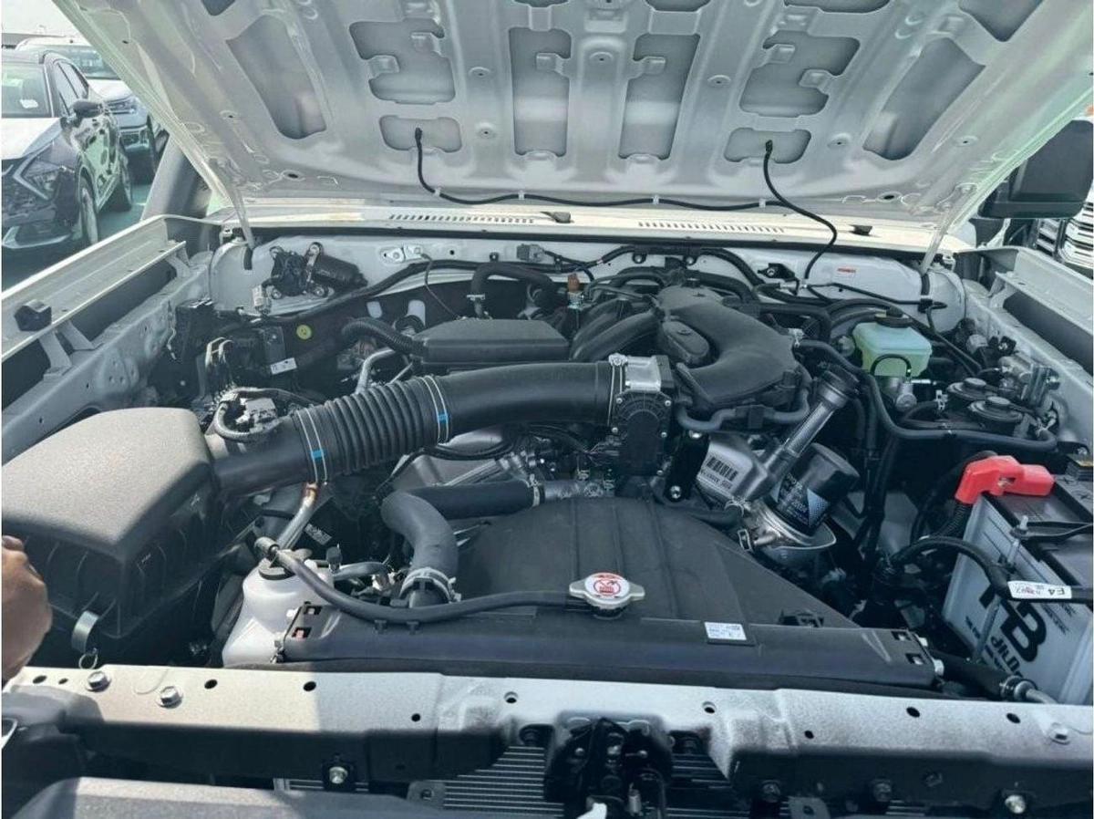 Toyota Land Cruiser 70 4.2L DIESEL 3 DOORS M/T 2024-6-6