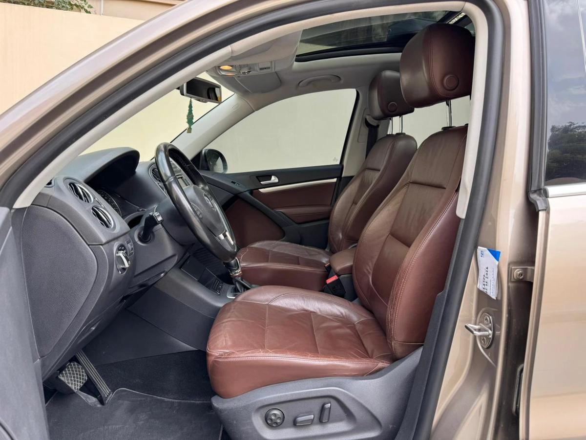 Gulf Specs 2013 VOLKSWAGEN TIGUAN SEL 2.0Litre TSI 4Motion Agency Maintained (Al Naboodah)-4-4