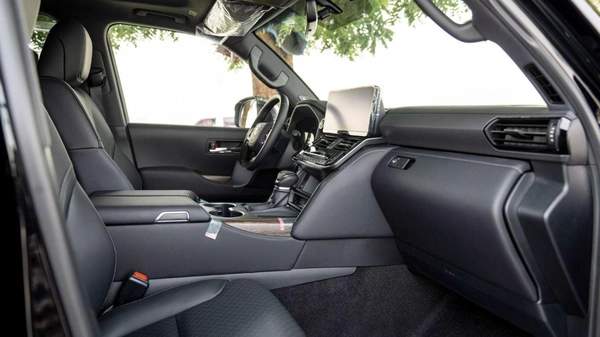 Toyota Land Cruiser VXR 3.5L TWIN TURBO FULL OPTION 2025