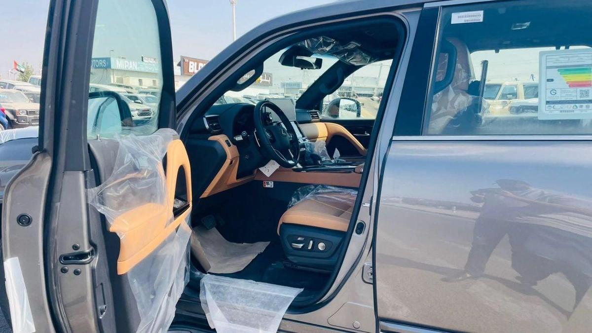 Lexus LX 700h Signature-4-4