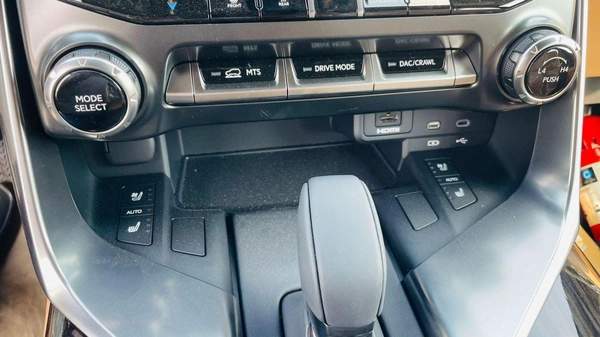 Lexus LX 700h Signature