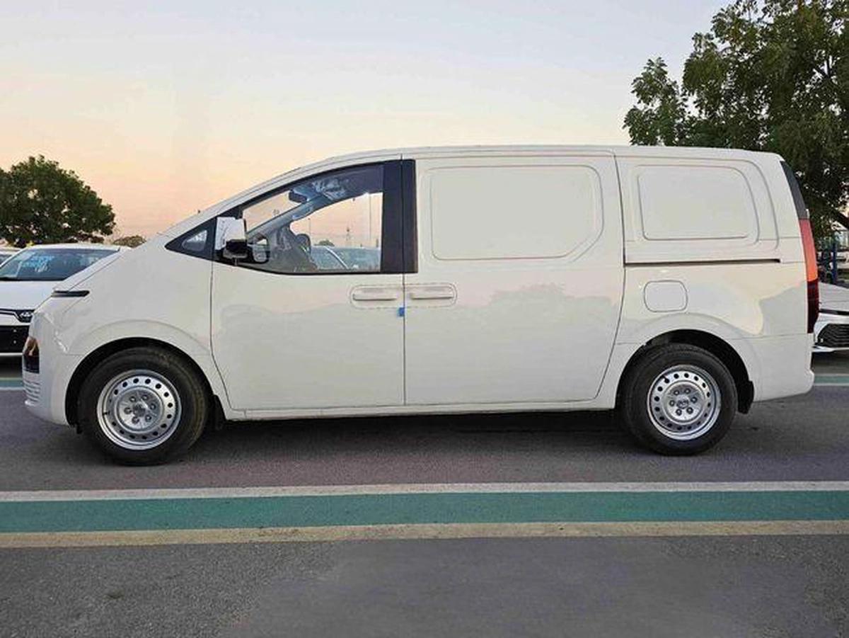 Hyundai Staria CARGO / 2.2L V4 DIESEL / MANUAL GEAR BOX / 2 STR (CODE # STCD)-4-4