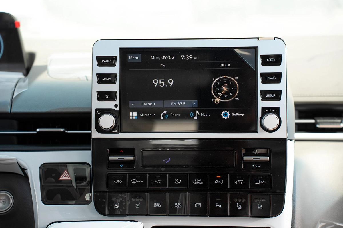 HYUNDAI STARIA 3.5L VIP 7 SEATER ROYAL EDITION-23-23