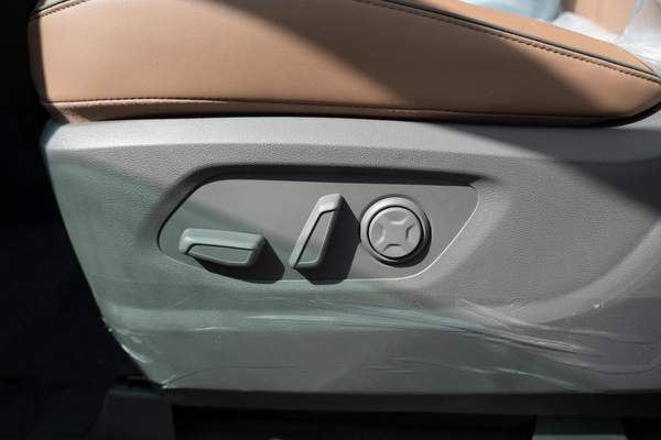 HYUNDAI STARIA 3.5L VIP 7 SEATER ROYAL EDITION