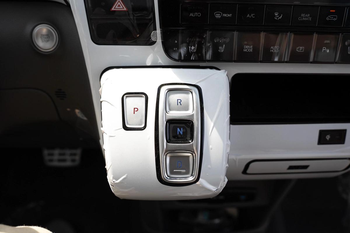 HYUNDAI STARIA 3.5L VIP 7 SEATER ROYAL EDITION-5-5