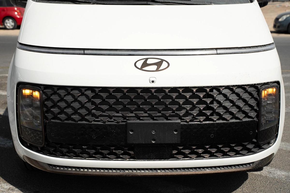HYUNDAI STARIA 3.5L VIP 7 SEATER ROYAL EDITION-14-14