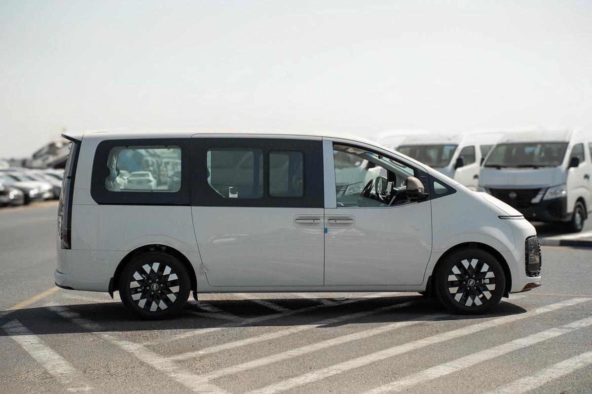 HYUNDAI STARIA 3.5L VIP 7 SEATER ROYAL EDITION-15-15