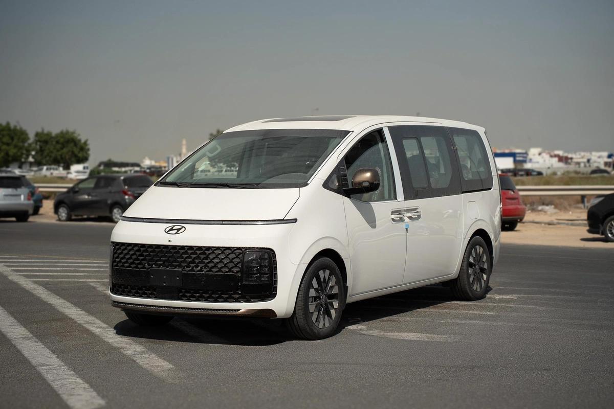 HYUNDAI STARIA 3.5L VIP 7 SEATER ROYAL EDITION-0-0