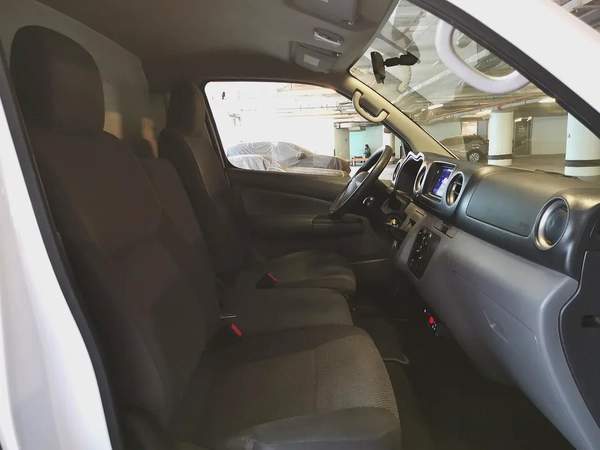 Nissan Urvan NV350 3Seater V4 2.5 Chiller Van 2022 Model GCC Specs In Perfect Condition