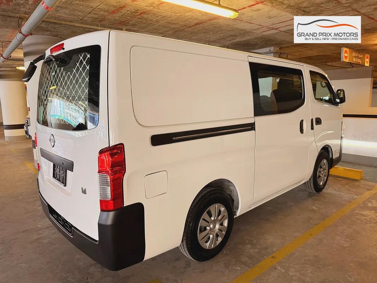Nissan Urvan NV350 6 Seater Manual 2023 Model GCC Specs With Service History In Perfect Condition-5-5