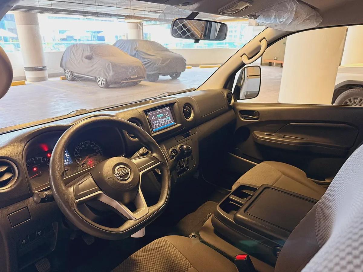 Nissan Urvan NV350 6 Seater Manual 2023 Model GCC Specs With Service History In Perfect Condition-9-9
