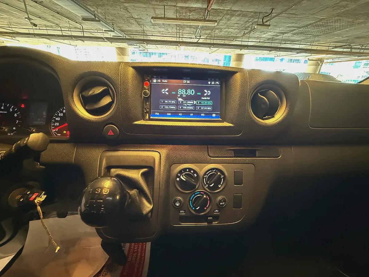 Nissan Urvan NV350 6 Seater Manual 2023 Model GCC Specs With Service History In Perfect Condition-12-12