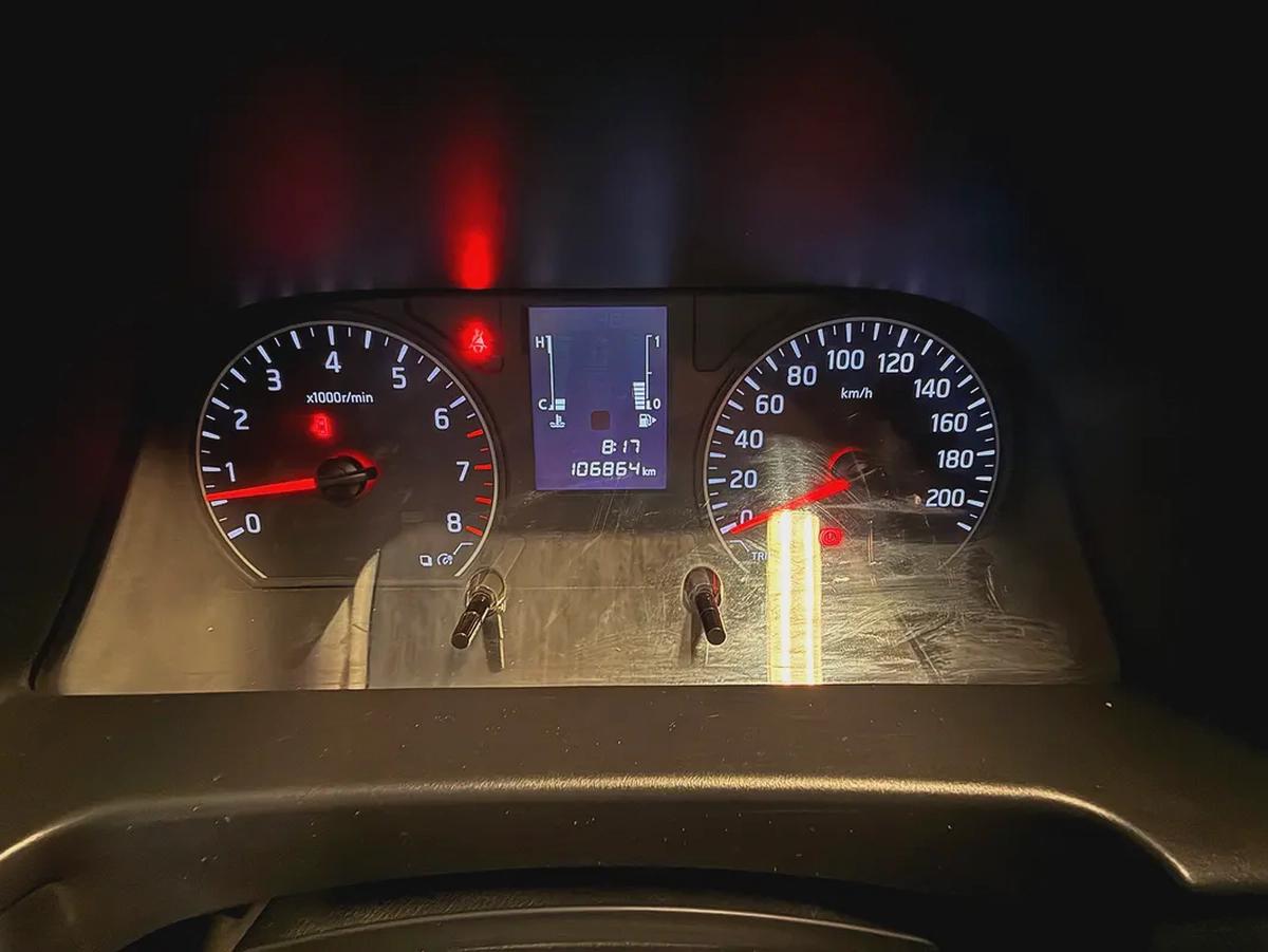 Nissan Urvan NV350 6 Seater Manual 2023 Model GCC Specs With Service History In Perfect Condition-15-15