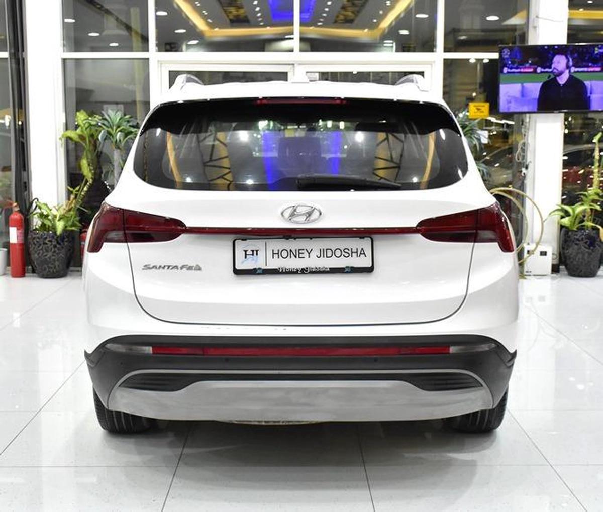 Hyundai SantaFe ( 2023 Model ) in White Color GCC Specs-3-3
