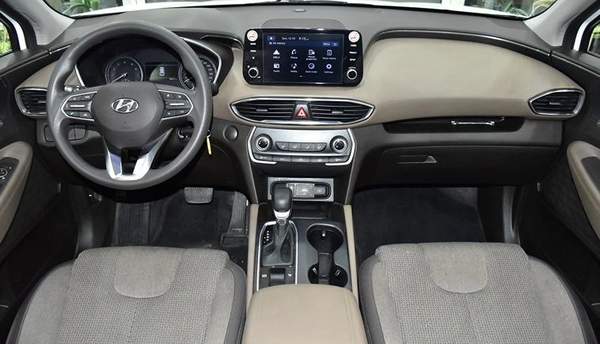 Hyundai SantaFe ( 2023 Model ) in White Color GCC Specs