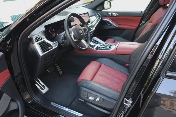 BMW X6 -Xdrive40i M SPORT-2024-65000KM-GCC SPECS-UNDER WARRANT-EXCELLENT CONDITION