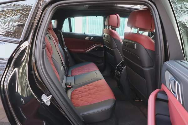 BMW X6 -Xdrive40i M SPORT-2024-65000KM-GCC SPECS-UNDER WARRANT-EXCELLENT CONDITION