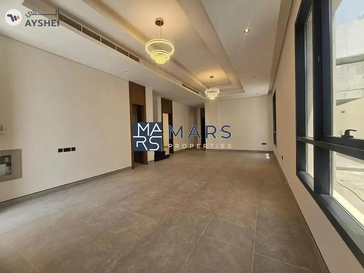 Villa-5 bedrooms in Al Hoshi – Close to the Main Entrance of the Area-7-7