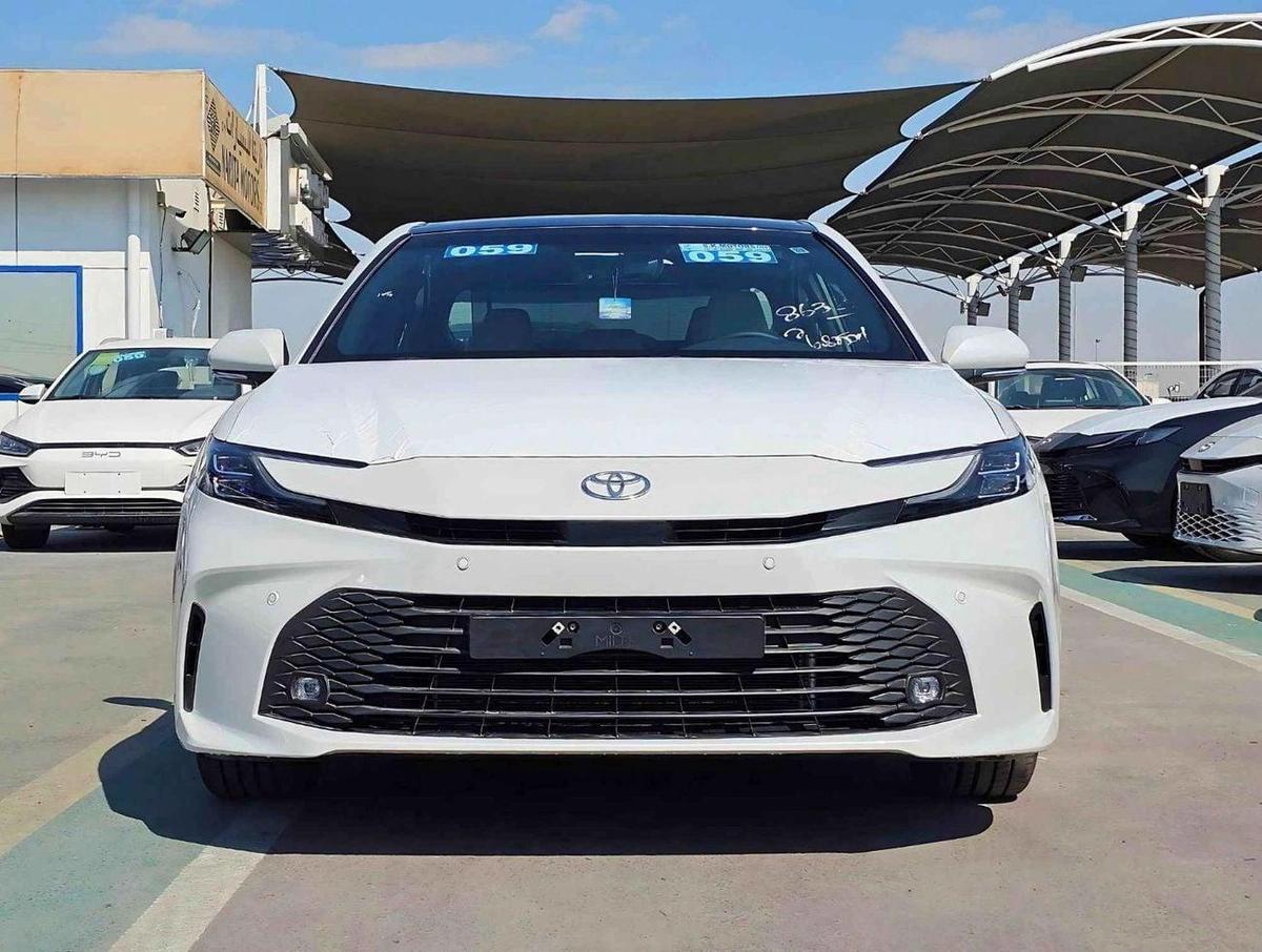 Toyota Camry LE / 2.5L V4 HYBRID / DRIVER PWR SEAT / PANORAMIC ROOF (CODE # LE)-0-0