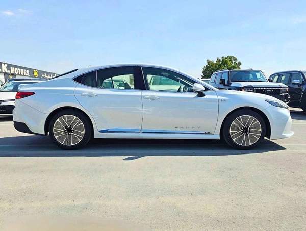 Toyota Camry LE / 2.5L V4 HYBRID / DRIVER PWR SEAT / PANORAMIC ROOF (CODE # LE)