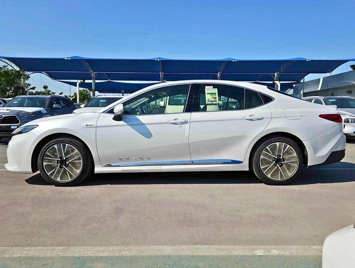 Toyota Camry LE / 2.5L V4 HYBRID / DRIVER PWR SEAT / PANORAMIC ROOF (CODE # LE)-2-2