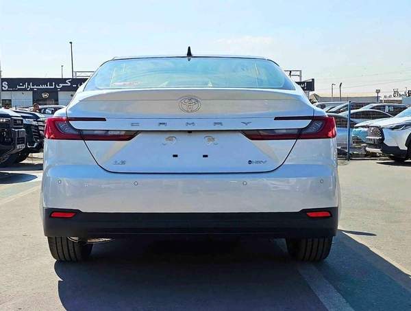 Toyota Camry LE / 2.5L V4 HYBRID / DRIVER PWR SEAT / PANORAMIC ROOF (CODE # LE)