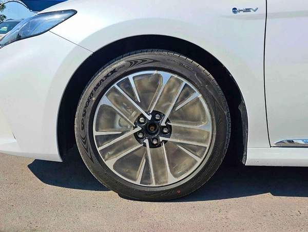 Toyota Camry LE / 2.5L V4 HYBRID / DRIVER PWR SEAT / PANORAMIC ROOF (CODE # LE)