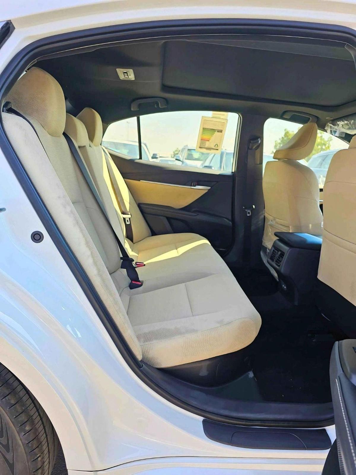 Toyota Camry LE / 2.5L V4 HYBRID / DRIVER PWR SEAT / PANORAMIC ROOF (CODE # LE)-8-8