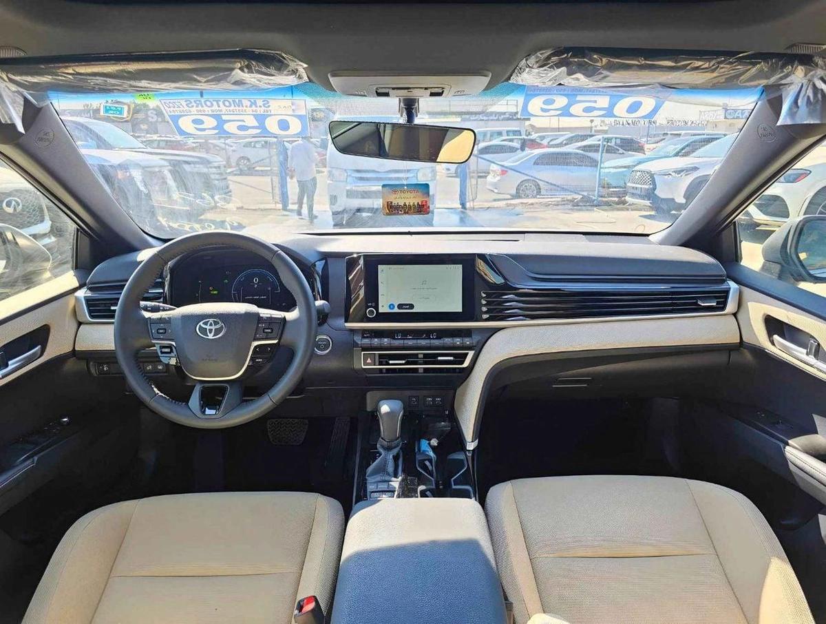 Toyota Camry LE / 2.5L V4 HYBRID / DRIVER PWR SEAT / PANORAMIC ROOF (CODE # LE)-9-9