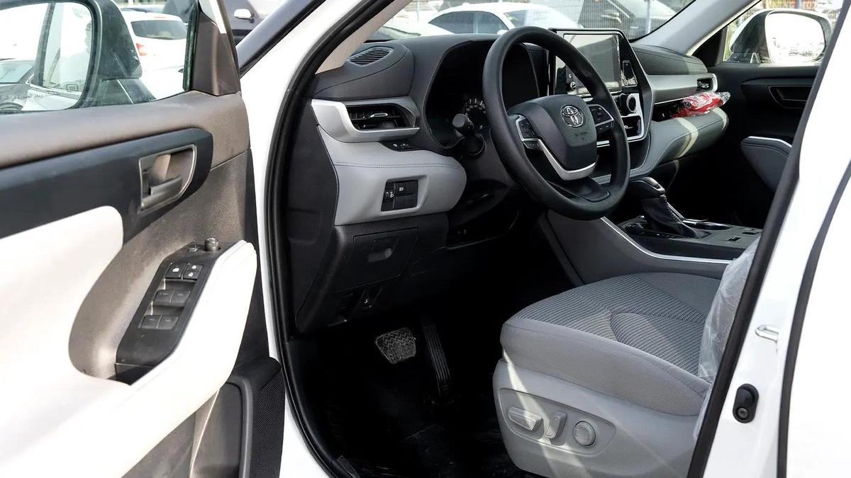2026 Toyota Highlander LE 2.5 AT Hybrid-4-4